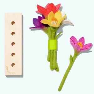 Lovevery Felt Flowers in a Row (Helper Play Kit - Months 25, 26, 27)